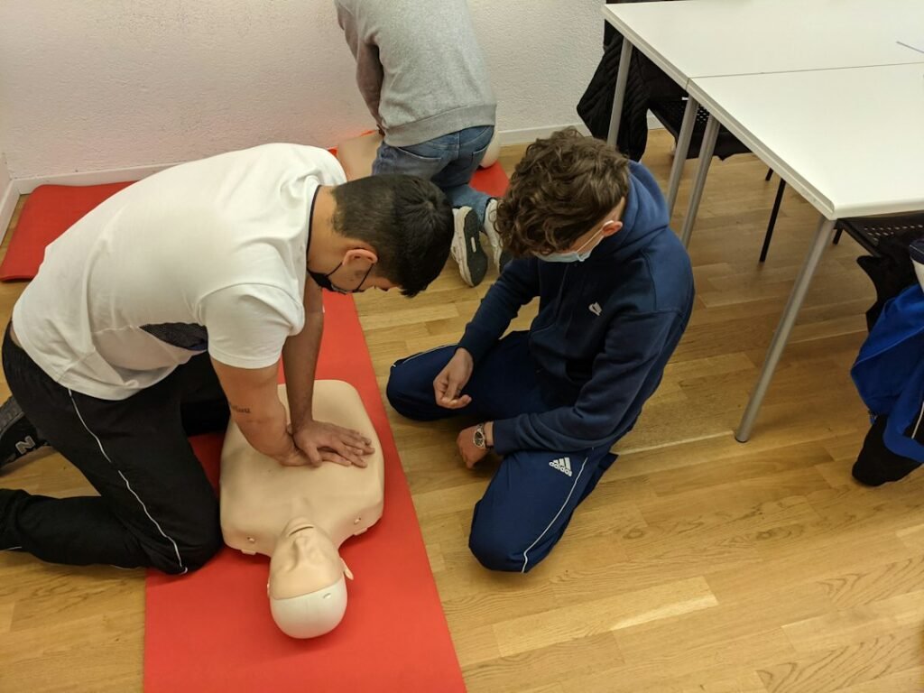 Basic Life Support CPR training at Medcare Hub